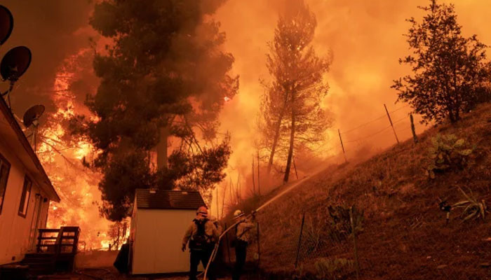 Canyon Fire forces thousands to flee north of Los Angeles amid ...