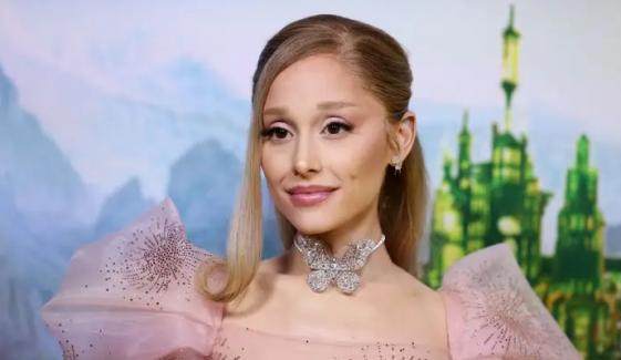 Ariana Grande wins hearts with sweet gesture for cancer patient
