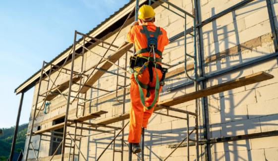 US man feels ‘lucky to be alive’ after 25ft fall at construction site