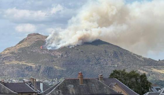 Arthur’s Seat fire spreads rapidly as firefighters battle blaze in Edinburgh