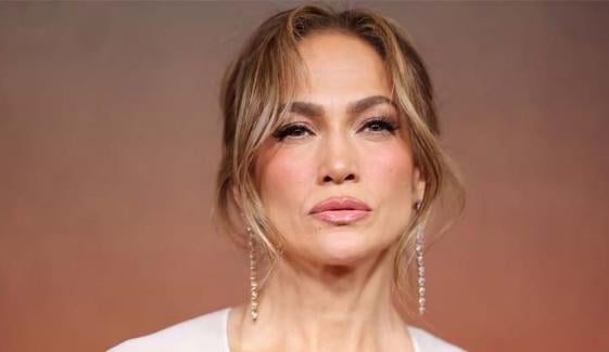 Jennifer Lopez shocks fans with her reaction to uninvited onstage guest