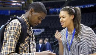Liz Cambage, Kevin Durant spark dating rumours after Drake concert photo