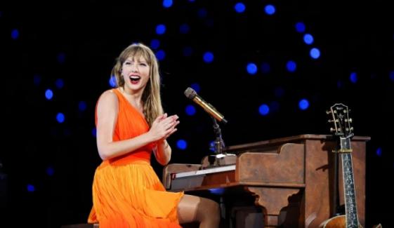 Taylor Swift takes cheeky swipe at male sports fans on 'New Heights' podcast