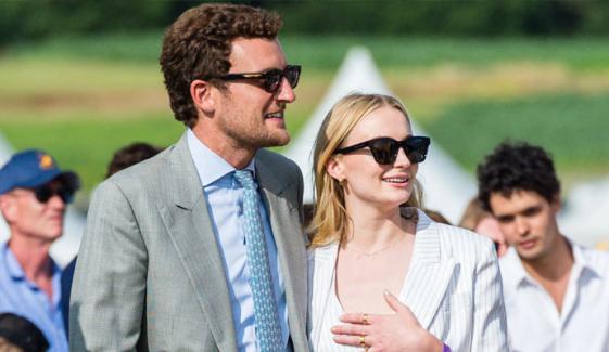 Sophie Turner hints at split from Peregrine Pearson again as she joins Raya