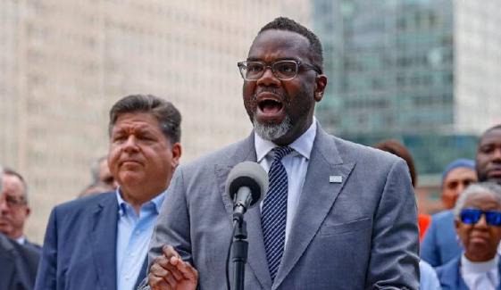 Chicago Democrat mayor signs order to block Trump troop deployment in city