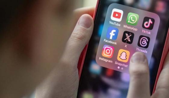 Australia's landmark social media ban for minors possible but 'risky,' report