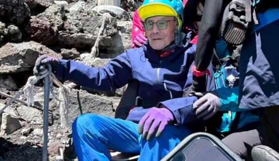 102-year-old Japanese man becomes oldest person to climb Mount Fuji