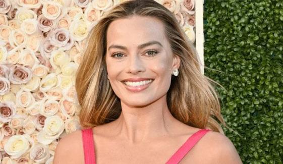 Margot Robbie sets the internet ablaze with daring red carpet look