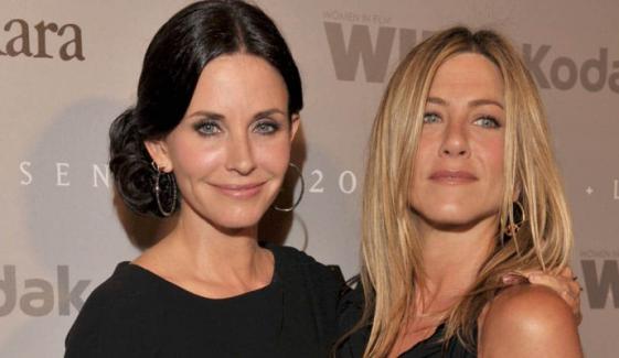 Jennifer Aniston, Courteney Cox spark fan frenzy with exciting new collab