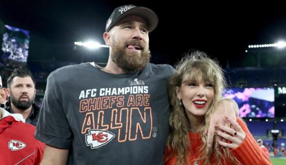 Taylor Swift, Travis Kelce step out for triple date after Chiefs' game 