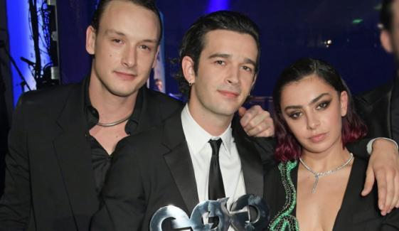 Charli XCX, George Daniel enjoy beach date with Matty Healy, Gabbriette Nearby 