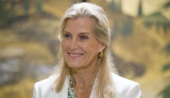 Duchess Sophie goes barefoot to honor Buddhist tradition in Japan