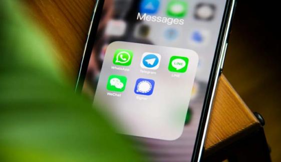 WhatsApp rolls out calls hub and tab changes for iOS users