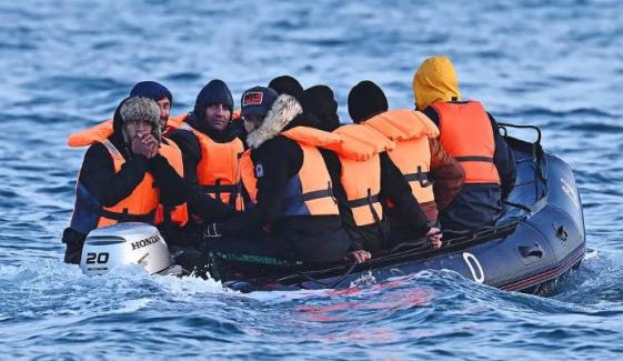 UK Conservatives unveil tough plan to deport 750,000 illegal migrants