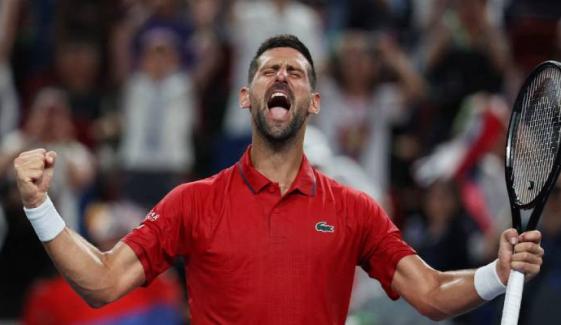 Novak Djokovic battles sweltering heat to reach Shanghai Masters fourth round