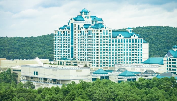 SWAT police surround Foxwoods Resort amid reports of hostage situation