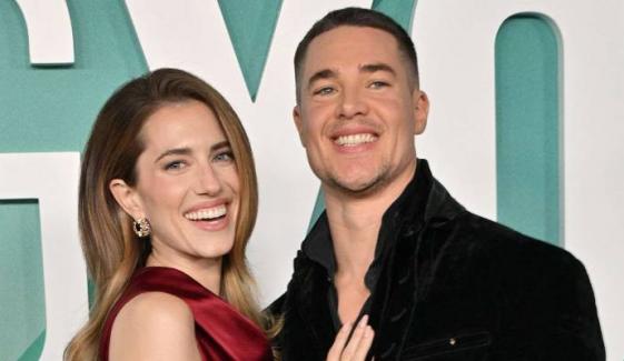 Allison Williams’ bold red carpet move with Alexander Dreymon sparks buzz