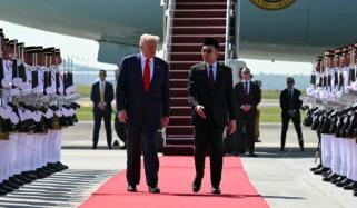 Trump begins high-stakes Asian visit ahead of trade talks with Xi Jinping