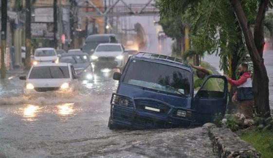 Hurricane Melissa brings danger of devastating floods to Jamaica, Haiti