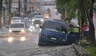 Hurricane Melissa brings danger of devastating floods to Jamaica, Haiti