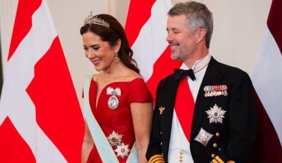 Queen Mary charms in elegant red gown as she joins Frederik for State Banquet