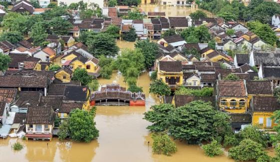 Vietnam: Deadly flooding claims 13 lives, 11 others missing
