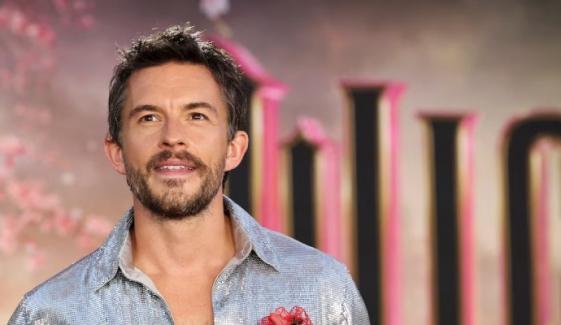 'Wicked' cast reacts to Jonathan Bailey's 'Sexiest Man Alive 2025' title