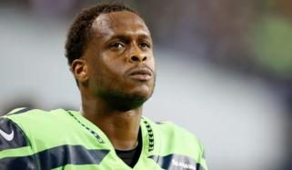 Geno Smith suffers leg injury as Raiders fall to Broncos 