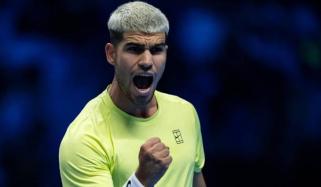 Carlos Alcaraz eyes world No.1 spot after dominant victory at ATP Finals