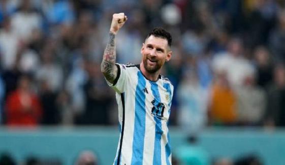 Lionel Messi receives heroic welcome in Elche as 20,000 fans pack stadium