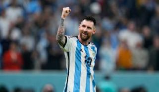 Lionel Messi receives heroic welcome in Elche as 20,000 fans pack stadium