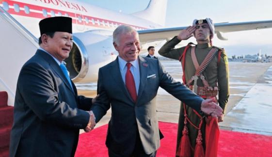 King Abdullah receives thunderous welcome in Jakarta Indonesia 