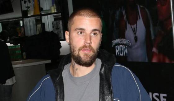 Justin Bieber struggles to sing after devastating injury causes unbearable pain