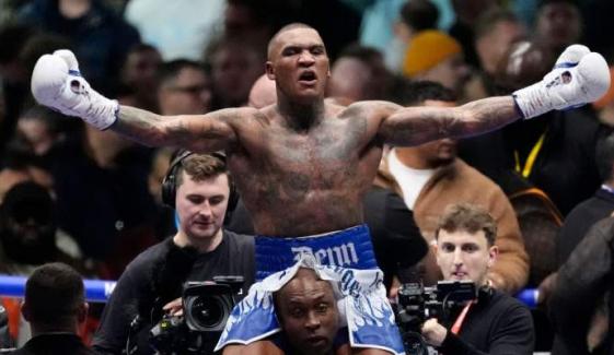 Benn ends 35-year wait for revenge with crushing victory over Eubank Jr