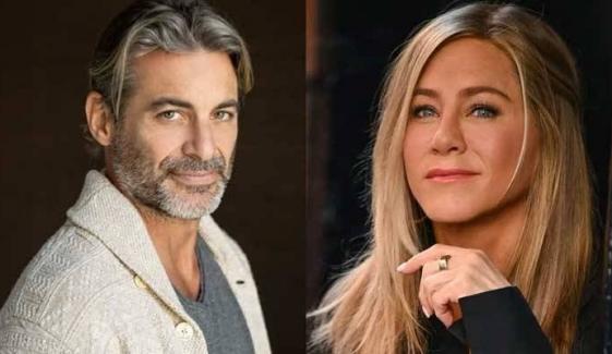 Jennifer Aniston attends ELLE's 2025 Women with boyfriend Jim Curtis