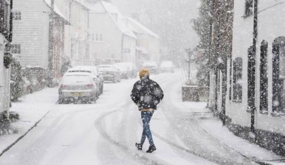 UK residents must follow this simple rule to stay safe in icy conditions
