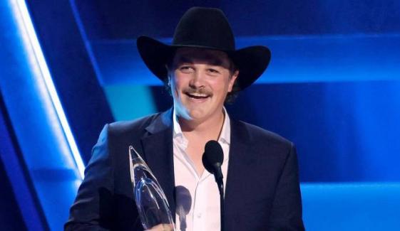 Zach Top overjoyed as he wins New Artist of the Year at 2025 CMA Awards