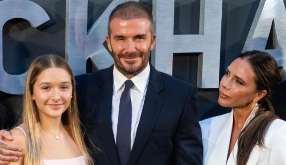 Harper Beckham shows emotional side at brother Cruz’s Notting Hill gig