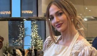 Jennifer Lopez turns chef, roasts giant turkey for lavish Thanksgiving feast