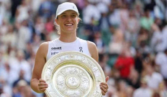 Iga Światek vows to avoid Federer's mistake, sets sights on Wimbledon glory