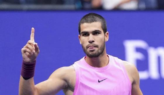 Carlos Alcaraz debuts new hairstyle during Miami break