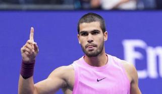 Carlos Alcaraz debuts new hairstyle during Miami break