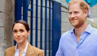 Meghan Markle, Prince Harry share sweet kiss after heated exchange