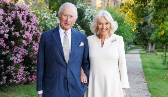 King Charles, Queen Camilla ring in holiday season with special 2025 Christmas card