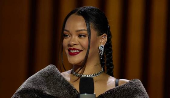 Rihanna turns up heat in sizzling black fit as she parties with A-listers