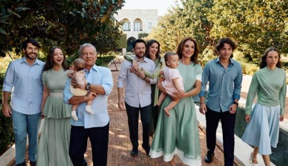 Queen Rania warms fans’ hearts with tender festive family photo