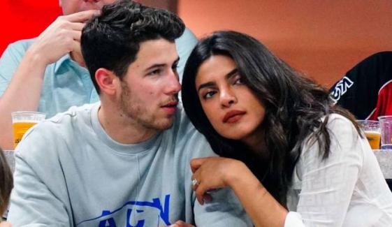 Priyanka Chopra cozies up to Nick Jonas after exciting India trip
