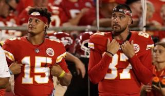 Travis Kelce breaks silence on Patrick Mahomes' torn ACL: 'just sucks, man' 