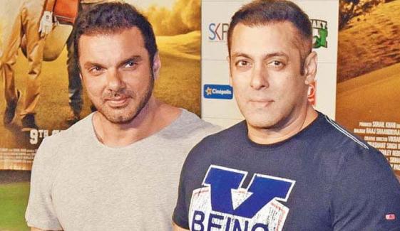 Salman Khan turns head with dashing style at Sohail Khan's birthday bash