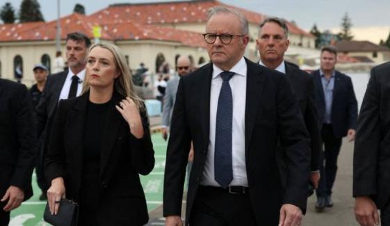 Anthony Albanese booed at Bondi Beach memorial amid anger over antisemitism